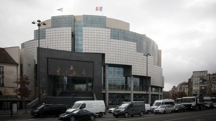 Façade de l'Opéra de Paris, place de la Bastille, le 9 mars 2023. (SANDRA FASTRE / HANS LUCAS / AFP)