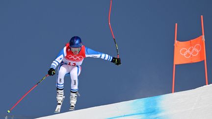 Alexis Pinturault pendant la descente du combiné des Jeux de Pékin, jeudi 10 février. (FABRICE COFFRINI / AFP)