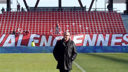 Le président de Valenciennes, Jean-Raymond Legrand, dans le stade du Hainaut