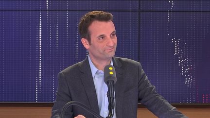 Florian Philippot sur le plateau de franceinfo. (FRANCEINFO)