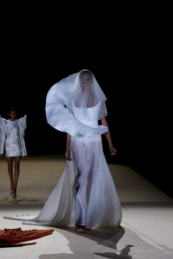 Comment devenir couturière dans la Haute Couture ?