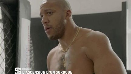 Découvrez l'ascension du surdoué Ciryl Gane , il prépare son combat contre Francis Ngannou pour la ceinture poids lourds de l'UFC !
 
Il peut devenir le premier Français détenteur d'une ceinture mondiale à l'UFC !