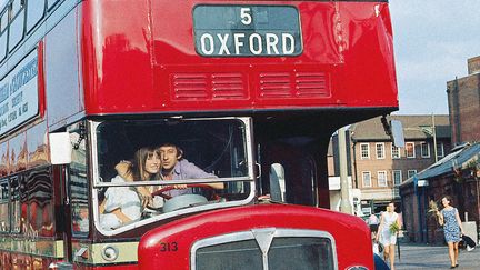 Jane Birkin et Serge Gainsbourg. "Bus", Oxford, 1969. 30 x 40 cm. (ANDREW BIRKIN, COURTESY GALERIE DE L'INSTANT, PARIS)