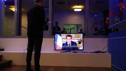 irus : ce qu'il faut retenir de l'allocation d'Emmanuel Macron