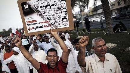 Des milliers de Bahreïnis, en grande majorité chiites, manifestent près de Manama pour dénoncer la discrimination dont ils s'estiment victimes. Ils réclament également la libération de tous les prisonniers d'opinion.
 (  AFP PHOTO / MOHAMMED AL-SHAIKH)