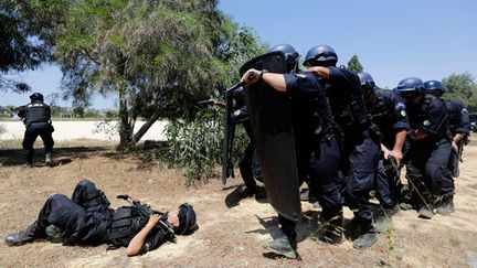 &nbsp; (Membre de la police algérienne lors d'un exercice anti-terroriste en juillet 2014 © Reuters/Louafi Larbi)