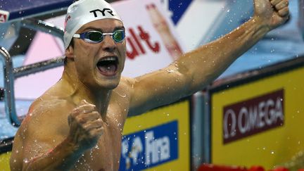 Le nageur fran&ccedil;ais Florent Manaudou apr&egrave;s sa victoire en 50m nage libre en petit bassin, vendredi 5 d&eacute;cembre aux Mondiaux de natation de Doha (Qatar). (MARWAN NAAMANI / AFP)