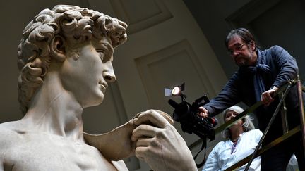 Le David de Michelange est nettoyé tous les deux mois à la "Galleria dell'Accademia" de Florence.
 (ALBERTO PIZZOLI / AFP)