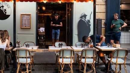 Cet été, les terrasses n'ont pas toujours fait le plein. De nombreux restaurateurs sont inquiets de cette désaffection. (XOSE BOUZAS / HANS LUCAS / AFP)