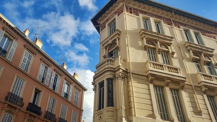 Immeubles à Menton, Côte d'Azur. Depuis le 1er janvier dernier, la caution solidaire est modifée. (Illustration) (BUSÀ PHOTOGRAPHY / MOMENT RF / GETTY IMAGES)