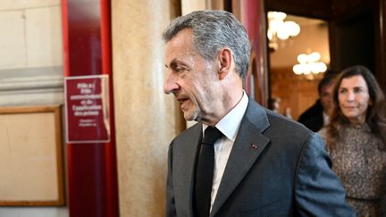 Nicolas Sarkozy à la cour d'appel de Paris pour la décision dans l'affaire des écoutes, le 17 mai 2023. (BERTRAND GUAY / AFP)