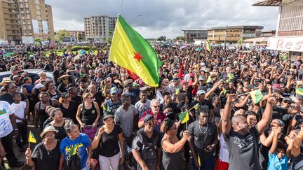 Des manifestants à Cayenne, en Guyane, mardi 28 mars 2017. (JODY AMIET / AFP)