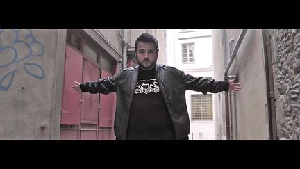 Le rappeur Nicko dans le clip "Demain tout s'arrêtera" (France 3 Grand Ouest)