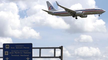 &nbsp; (Un avion américain se pose à l'aéroport de La Havane © REUTERS/Carlos Garcia Rawlins)