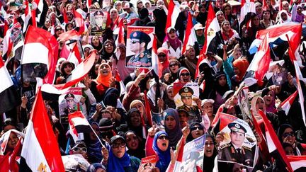 &nbsp; (Manifestation au Caire, en juillet 2013, à l'appel du général Sisi, qui demandait à au peuple de soutenir l'armée dans la lutte contre les terroristes. © Yann Renoult/Wostok Press/MAXPPP)