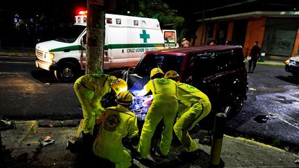 où il a répondu à un appel d'urgence impliquant un policier abattu par les membres d’un gang dans un bidonville. C’était la première fois qu’il était confronté d’aussi près à la violence. (Reuters/Jose Cabezas )