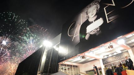 JEUDI 17 MAI - Cannes, c'est aussi ses feux d'artifices. (ANNE-CHRISTINE POUJOULAT / AFP)
