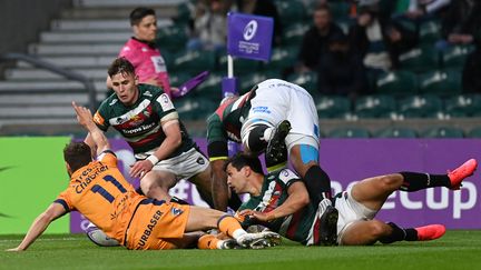 L'ailier de Montpellier Vincent Rattez inscrit le premier essai de la finale de Challenge Cup contre Leicester à Twickenham, vendredi 21 mai 2021. (GLYN KIRK / AFP)