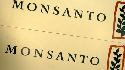 Le logo Monsanto. (FRANZ-PETER TSCHAUNER / DPA)