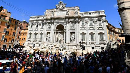 La Fontaine de Trevi envahie par une marée de touristes.
 (Vincenzo PINTO / AFP)