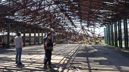 In the village of Velykhomikhailivka, most of the agricultural buildings and farms were destroyed.  (VIRGINIE PIRONON / RADIO FRANCE)