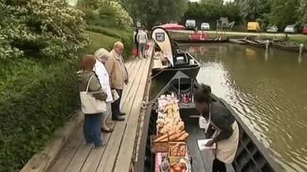 Pas-De-Calais : le marché flottant de Clairmarais reprend vie sur la terre ferme