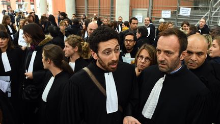 Une manifestation d'avocats devant le tribunal de Toulouse (Haute-Garonne), le jeudi 22 octobre 2015. (MAXPPP)