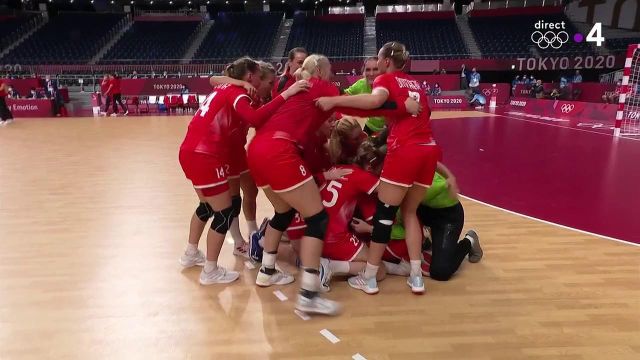 Après un match haletant, l'Equipe de France s'incline au bout du suspense (28-27) face aux Russes.  


 Les Bleues sont désormais dans une position très inconfortable avec deux défaites, mais les espoirs de qualifications sont encore présents