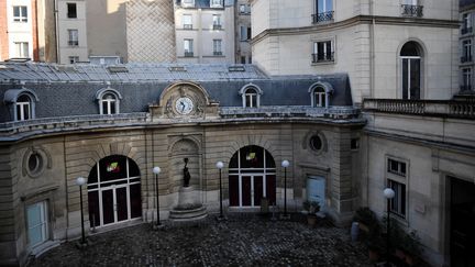 Le siège du PS rue de Solférino à Paris, le 18 décembre 2017. (STEPHANE DE SAKUTIN / AFP)