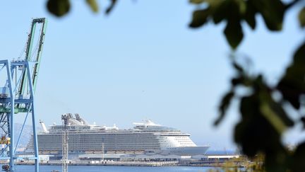 Le bateau de croisière 'Allure of the Seas'&nbsp;à Marseille en juillet 2015. (BORIS HORVAT / AFP)