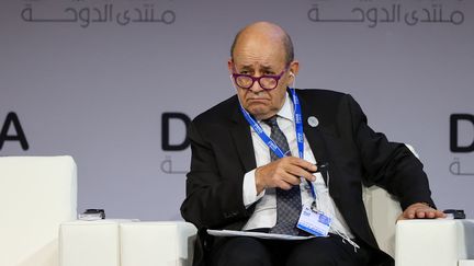 Jean-Yves Le Drian, le ministre des Affaires étrangères français, à Doha (Qatar), le 27 mars 2022. (KARIM JAAFAR / AFP)