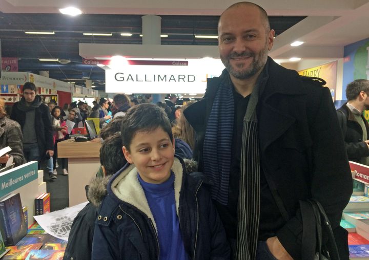 Alexis, 10 ans et son père Patrick, salon du livre jeunesse, 2016
 (laurence Houot / Culturebox)