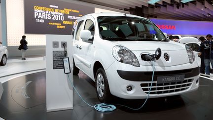 Un Kangoo ZE, version &eacute;lectrique du best-seller de Renault, dont 15 637&nbsp;exemplaires ont &eacute;t&eacute; achet&eacute;s par l'Etat, le 28 octobre 2011 (images d'archives). (MIGUEL MEDINA / AFP)