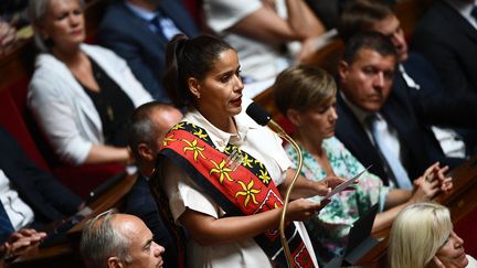 La députée Liot de Mayotte Estelle Youssouffa le 19 juillet 2022 à l'Assemblée nationale. (CHRISTOPHE ARCHAMBAULT / AFP)