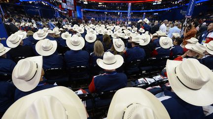 A l'honneur, le stetson, embl&egrave;me de la d&eacute;l&eacute;gation texane. (ROBYN BECK / AFP)