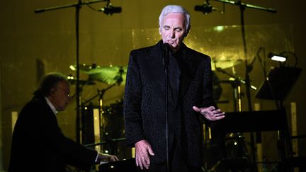 Charles Aznavour en concert le 15 mars 2013 &agrave; Manama (Bahre&iuml;n). (MOHAMMED AL-SHAIKH / AFP)