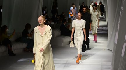 Le défilé de Fendi, collection printemps-été 2021, à la Fashion Week de Milan, le 23 septembre 2020; (MIGUEL MEDINA / AFP)