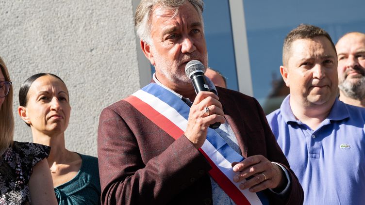 The mayor of Saint-Brevin-les-Pins (Loire-Atlantique), Yannick Morez, during a demonstration of support, May 24, 2023. (ESTELLE RUIZ / HANS LUCAS / AFP)