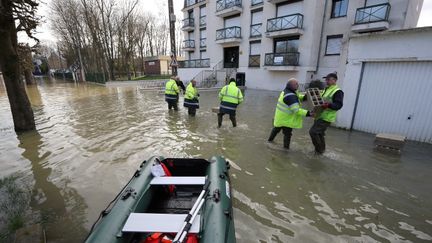 Les inondations à Gournay-sur-Marne (Seine-Saint-Denis) le 2 février 2018. (JACQUES DEMARTHON / AFP)