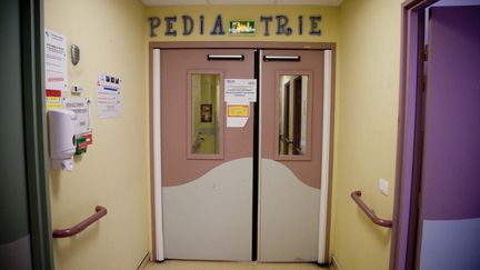 Le service de pédiatrie d'un hôpital à Briançon (Hautes-Alpes), le 15 novembre 2022. (THIBAUT DURAND / HANS LUCAS / AFP)