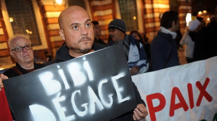 Une manifestation contre la venue de "Bibi" (son surnom)&nbsp;Netanyahu, le 31 octobre sur la place du Capitole &agrave; Toulouse.&nbsp; (ERIC CABANIS / AFP)