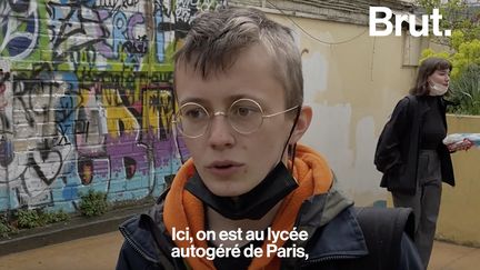 Brut s’est rendu dans le Lycée Autogéré de Paris (LAP) pour découvrir ce concept innovant. Un système éducatif qui met au centre de l’apprentissage l’autonomie des élèves.