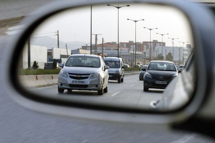 Sur une route passante d'Alger le 1er février 2017 (AFP - STRINGER)