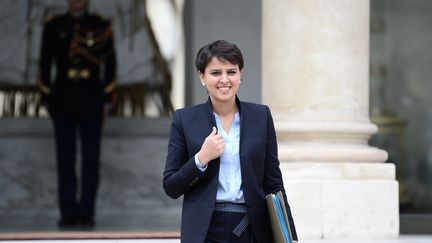 La ministre de l'Education Najat Vallaud-Belkacem quitte le conseil des minsitres à l'Elysée le 18 mai 2016 . (STEPHANE DE SAKUTIN / AFP)