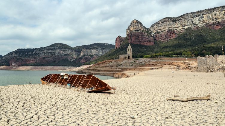 Lake Sau in Catalonia has become the symbol of drought in Spain, April 28, 2023. (MANUEL BLONDEAU / MAXPPP)