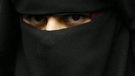 Contrairement au Niqab intégral, celui-ci présete une fente à hauteur des yeux. (AFP - John D. McHugh)