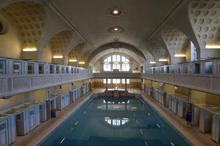 Piscine Art nouveau du quartier Neustadt
 (PATRICK HERTZOG / AFP)