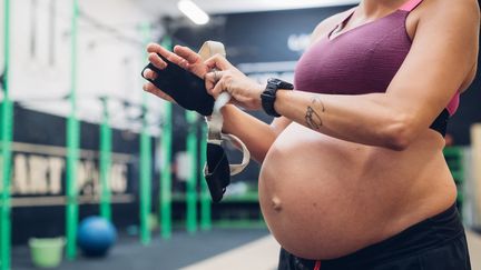 L'activité physique et sportive est recommandée pendant la grossesse. (EUGENIO MARONGIU / CULTURA CREATIVE / AFP)