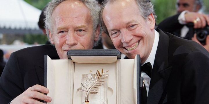 Les frères Jean-Pierre et Luc Dardenne avec leur palme d'or reçue en 2005 pour "L'Enfant"
 (FRANCOIS GUILLOT / AFP)