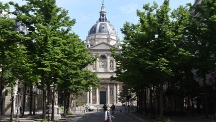 La place de la Sorbonne à Paris en avril 2020.&nbsp; (ERIC PIERMONT / AFP)